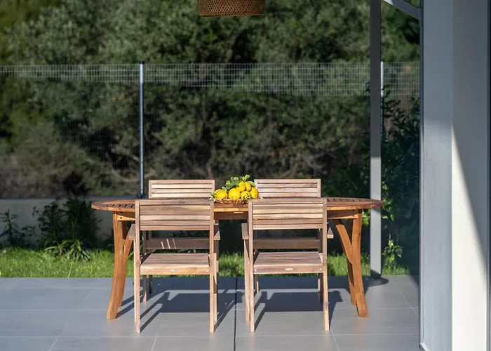 Armeno Villa Vlachata